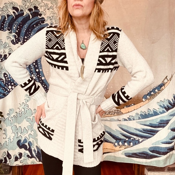Old Navy Sweaters - Old Navy soft tribal design classic wrap cardigan S